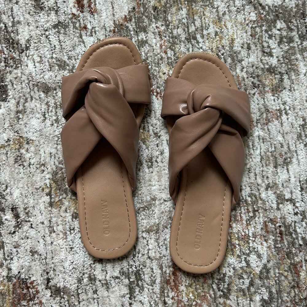 Old Navy Soft Twist Sandal in Nude - Size 7